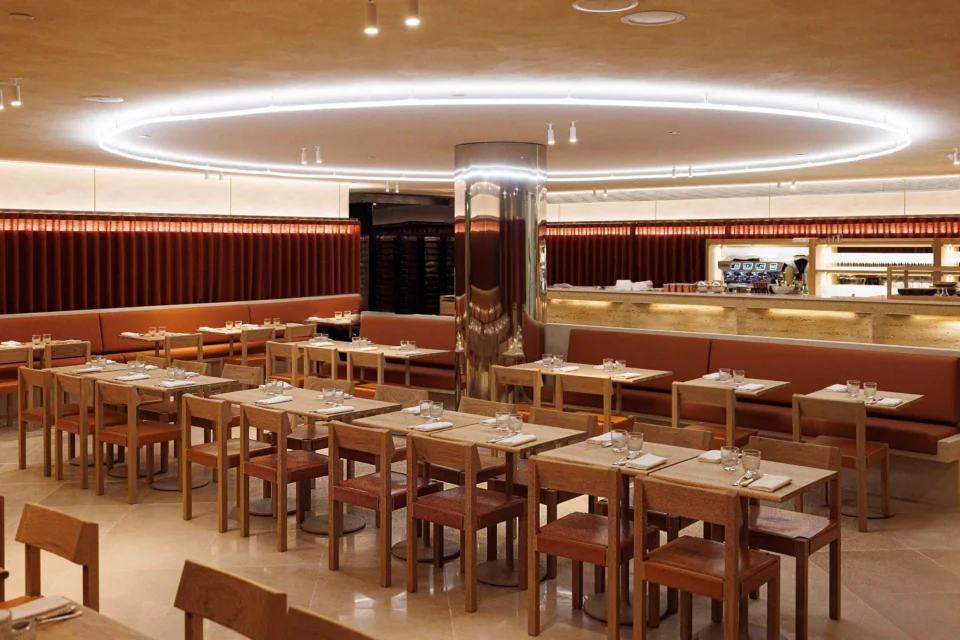 Café Pyramide – Vue bar (c) Philippe Vaurès Santamaria