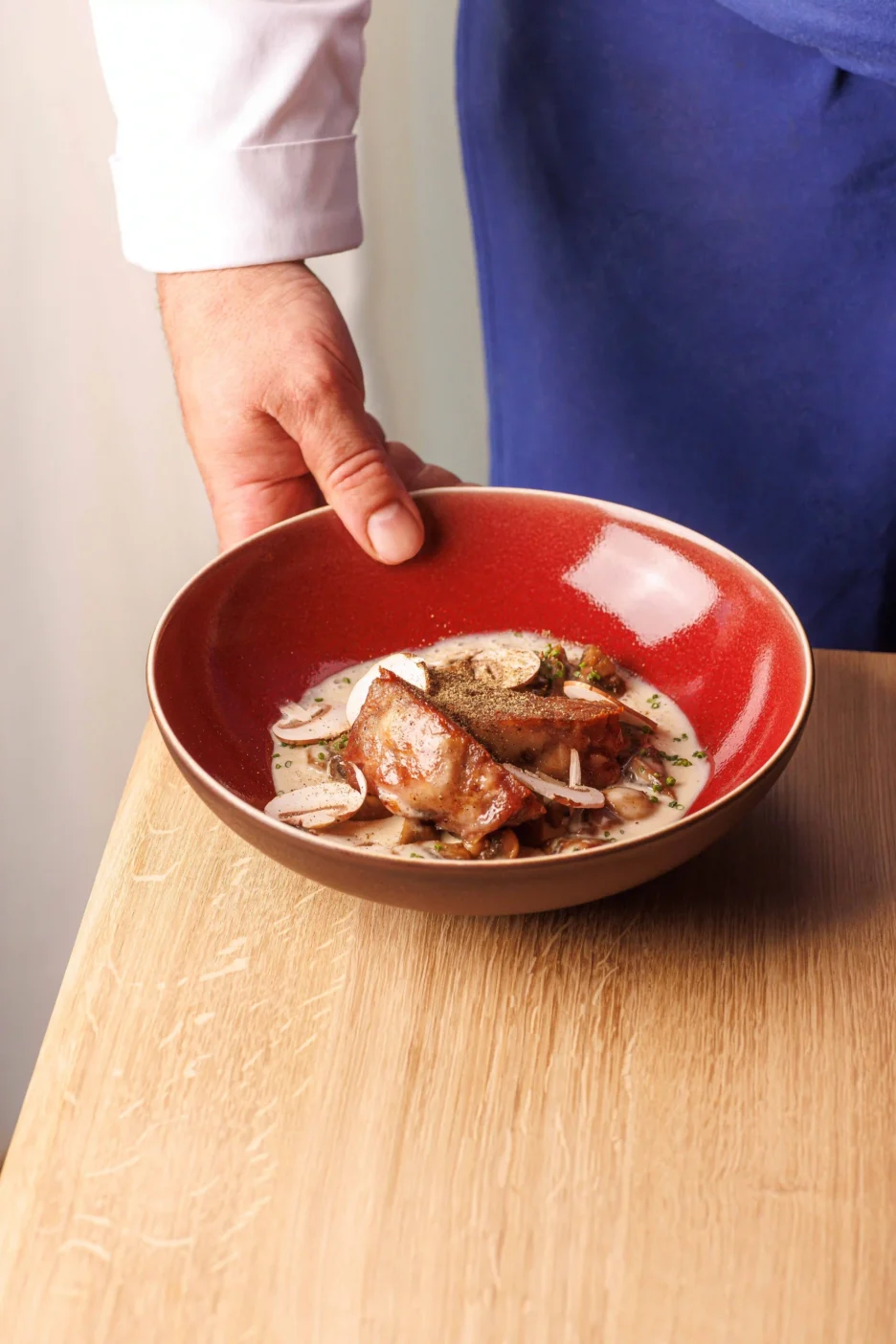 CafePyramide_geste(c)Philippe Vaures Santamaria_mai25