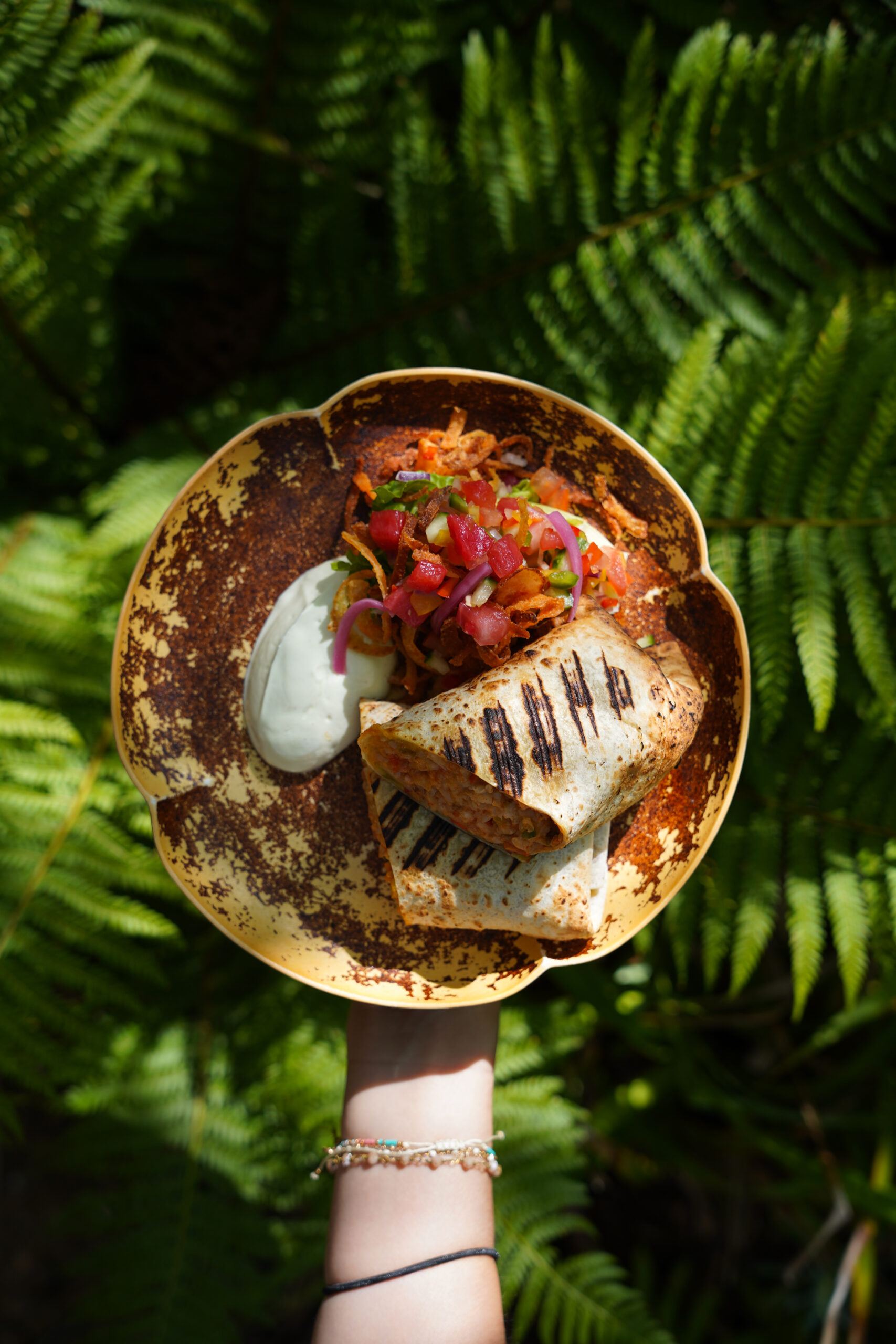 DSC05458 Burrito aux légumes et bœuf, sucrine, yaourt et coriandre © Musiam Paris