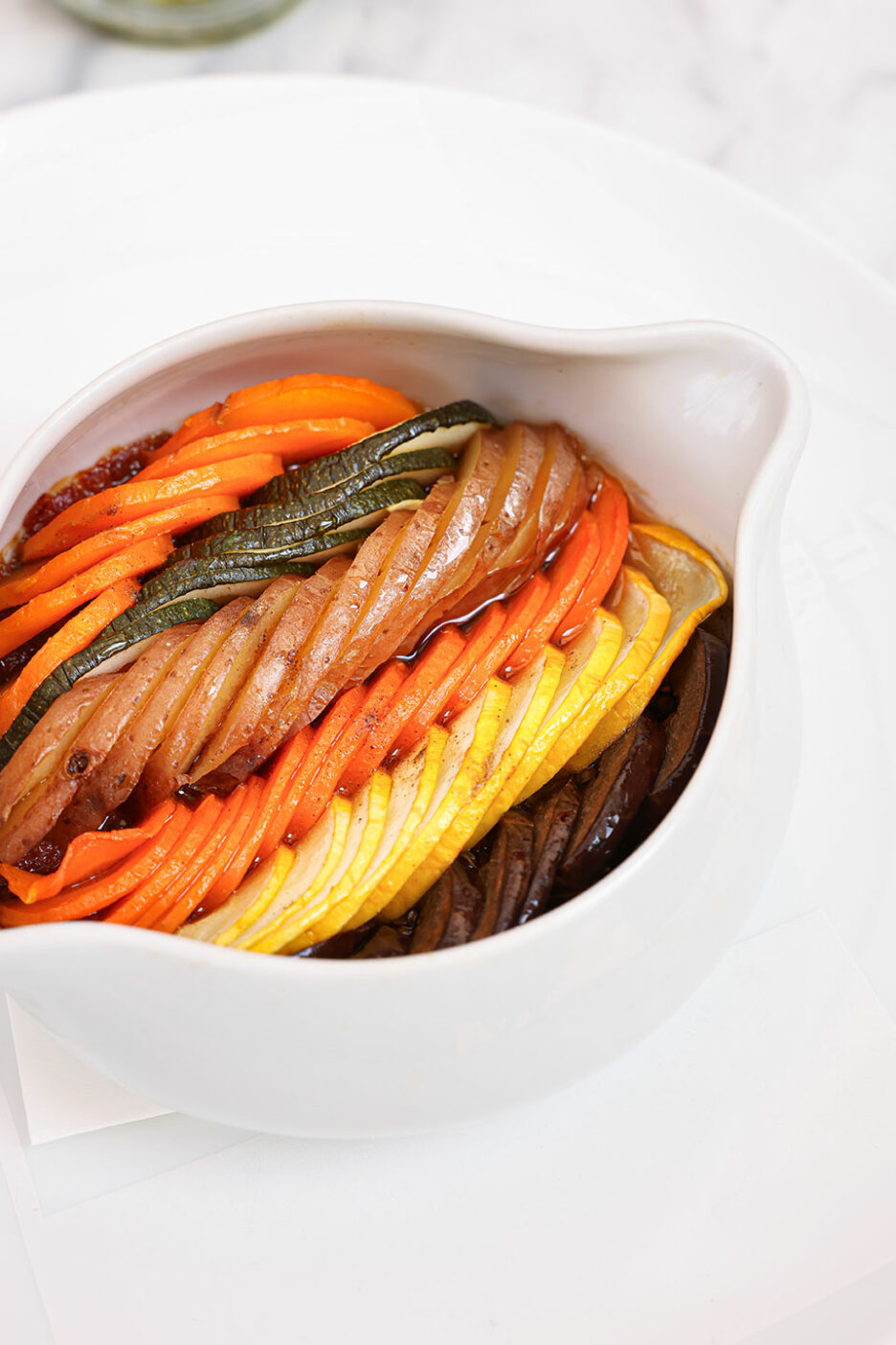 0D6A3098-Cookpot-de-légumes-d_été,-tomate,-olives-noires-et-citron-confit