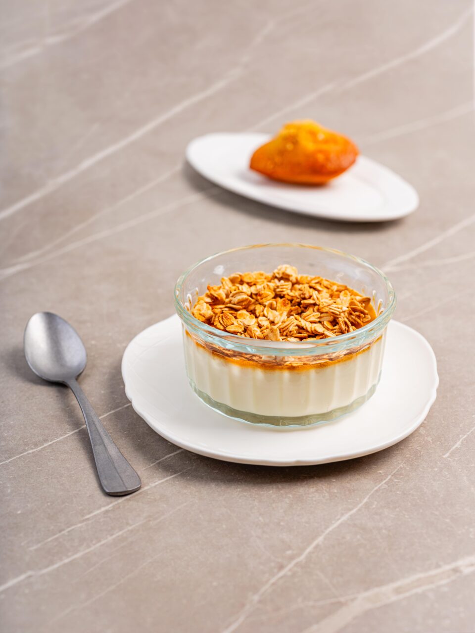 Crème aux oeufs et madeleine © Arnaud Calais-min