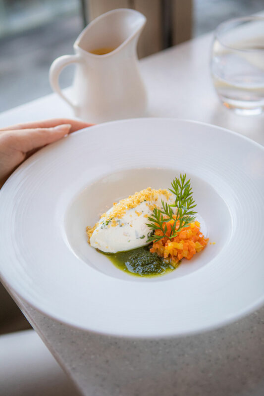Le-Restaurant-Orsay-Velouté-de-carotte,-caillé-de-chèvre-et-panko-citronnelle-2V0A4487