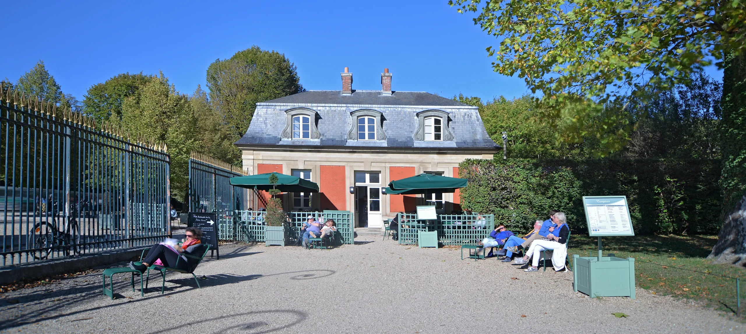 Les terrasses de Petite Venise (c) Jmiart-5188