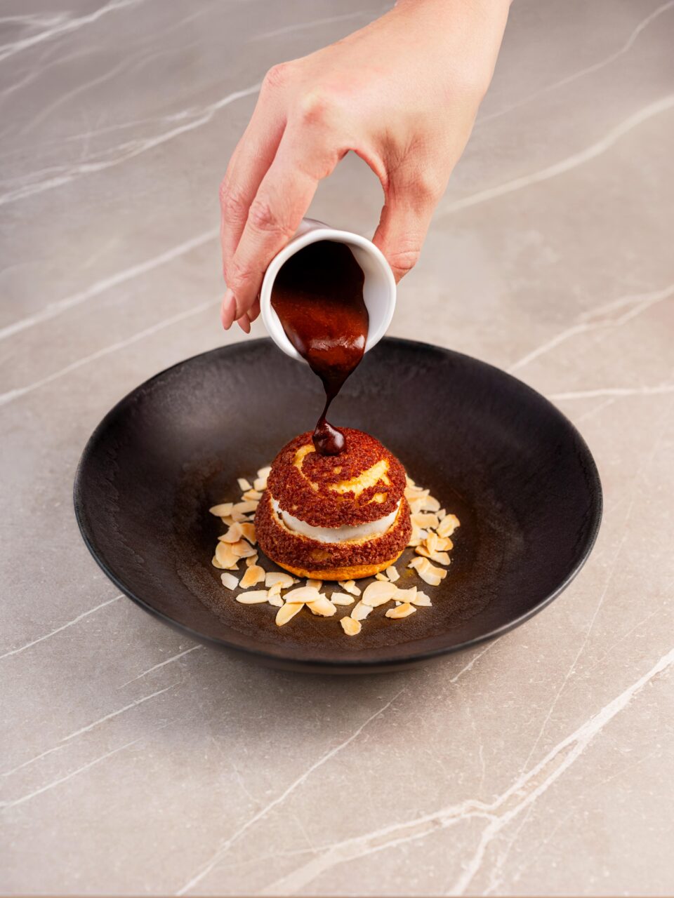 Profiteroles vanille, chocolat et puxuri​ © Arnaud Calais-min