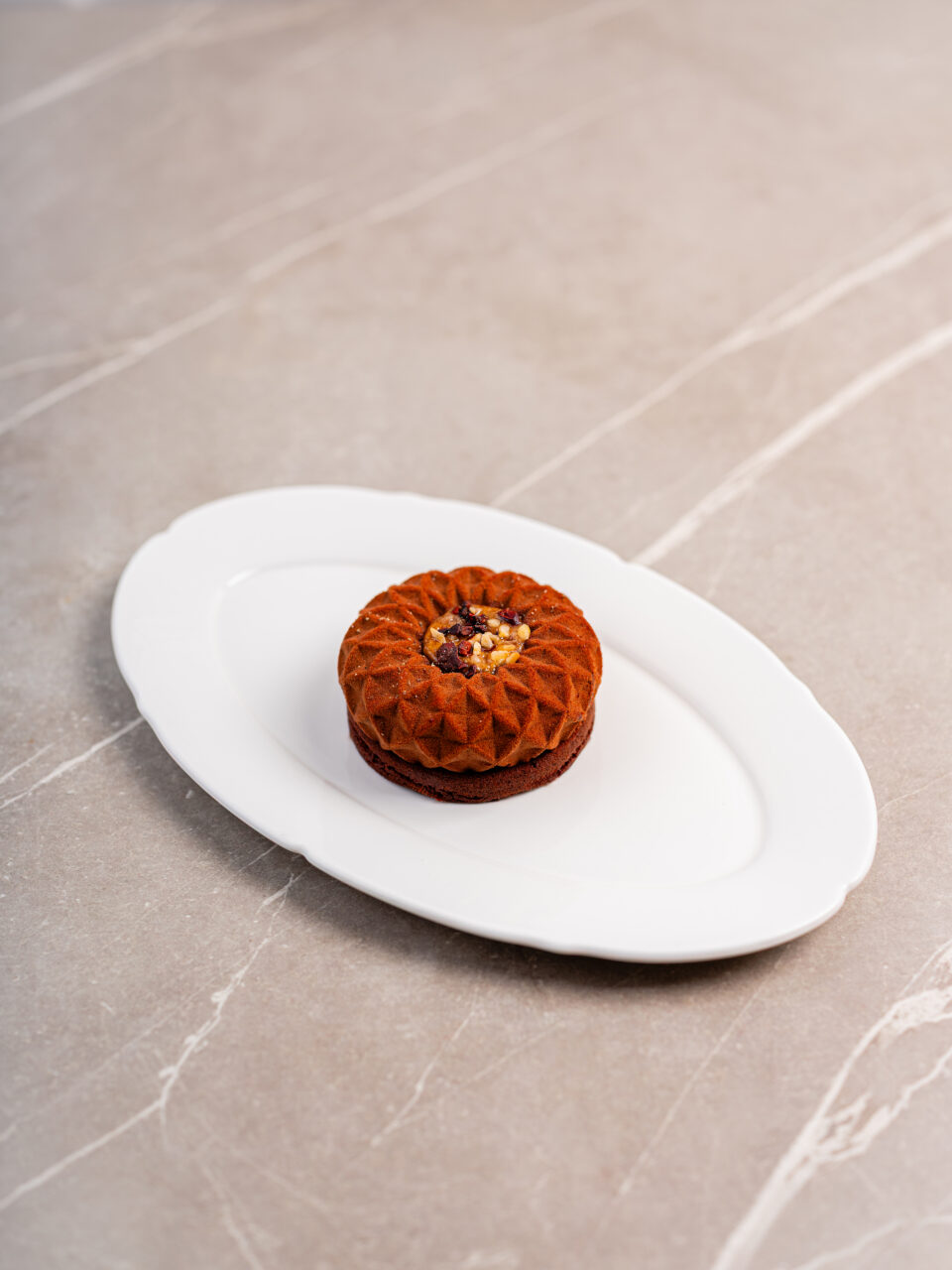 Tarte chocolat, praliné noisette et badiane © Arnaud Calais