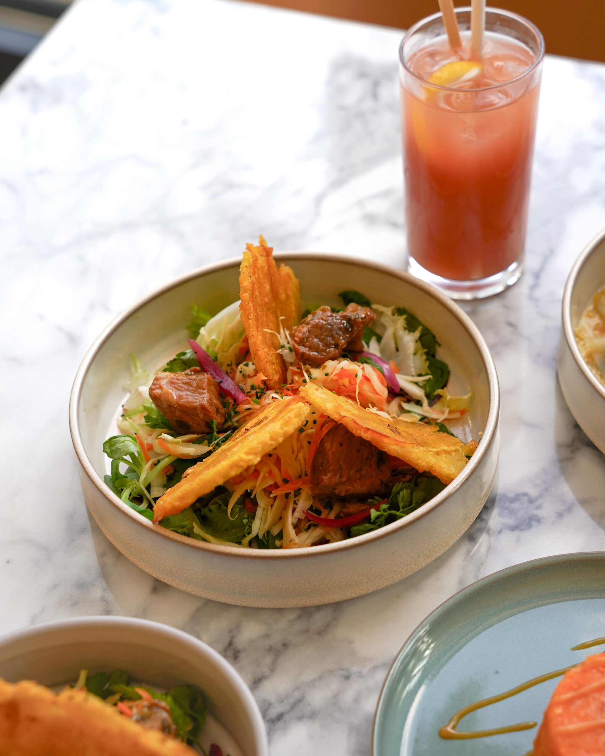 DSC06198 Salade de bananes pesées, pikliz et griot © Musiam Paris