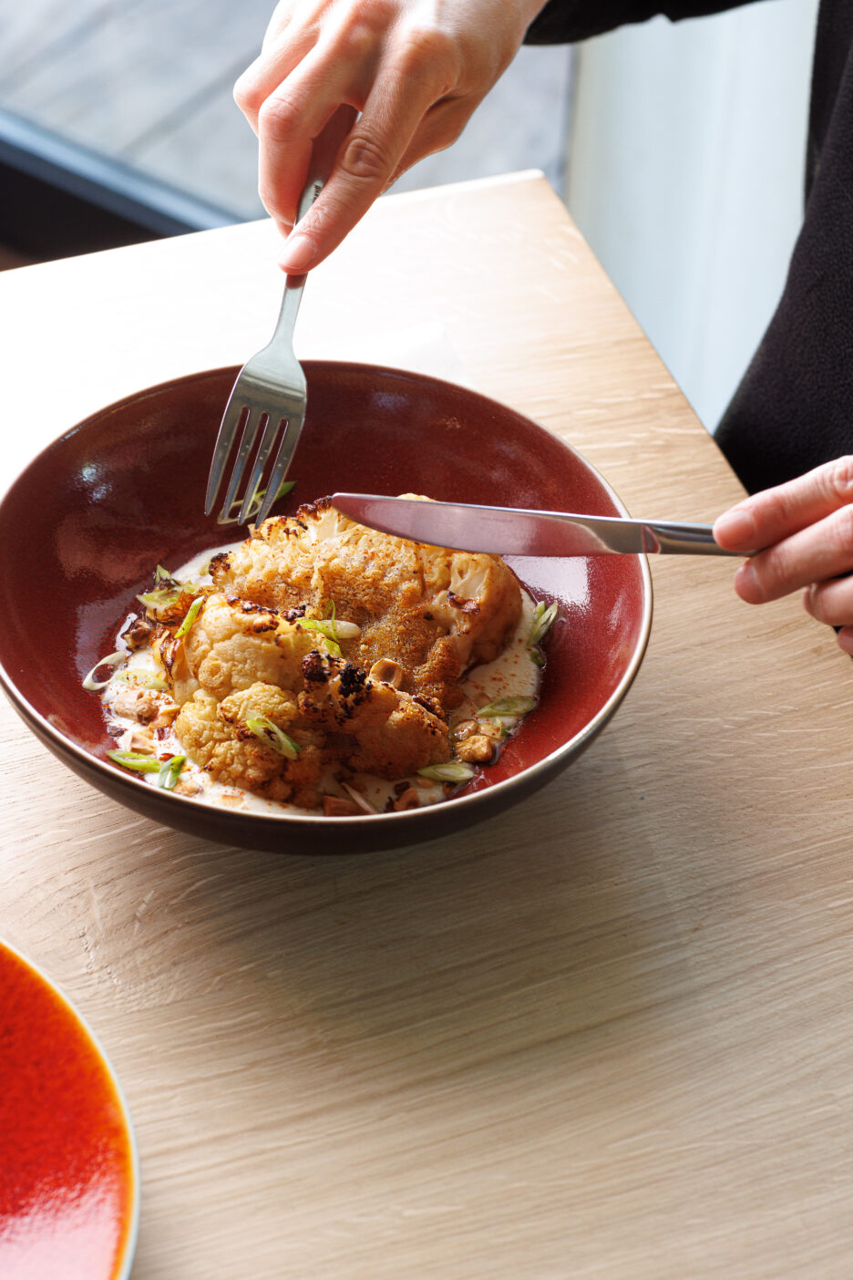 Cafe Pyramide geste degustation – © Philippe Vaurès Santamaria